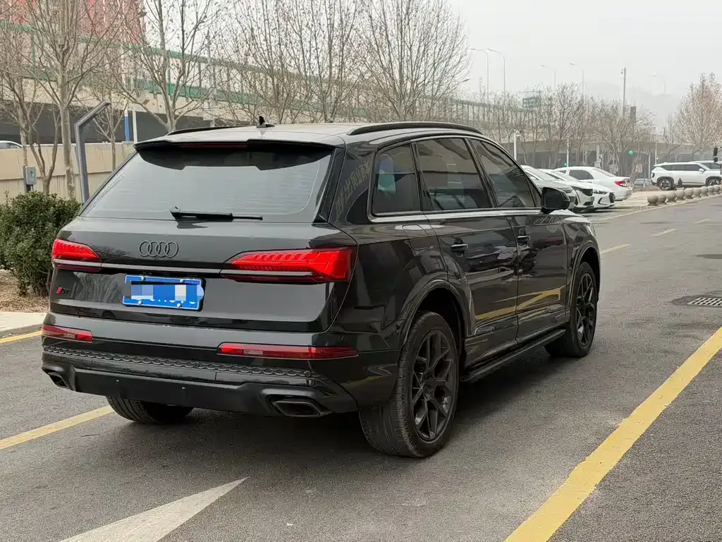 Audi Q7 2024 из CN, фото 4