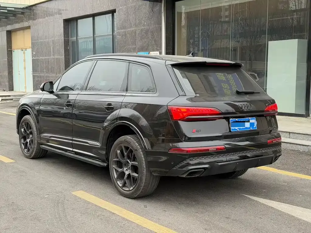 Audi Q7 2024 из CN, фото 8