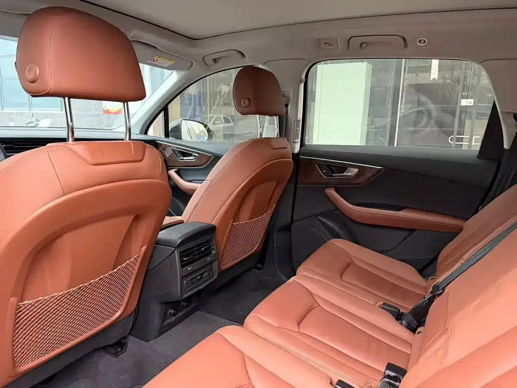 Audi Q7 2024 из CN, фото 3