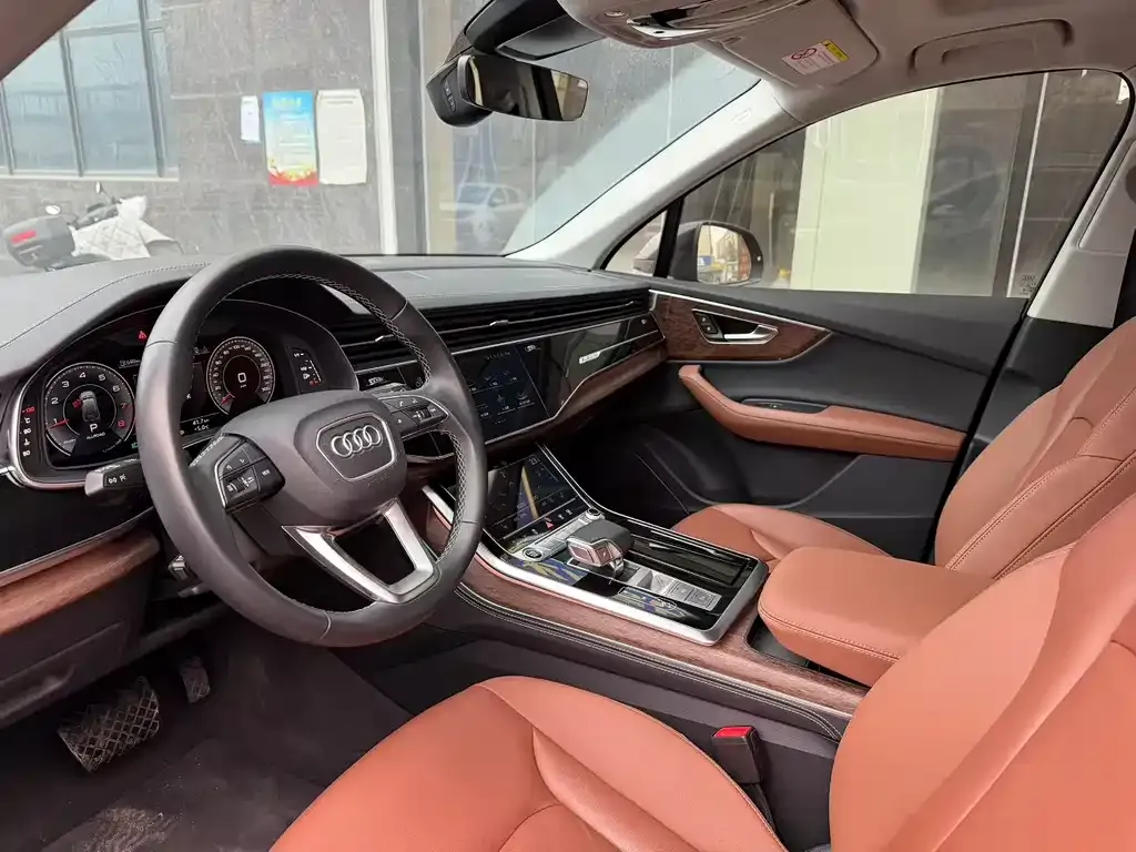 Audi Q7 2024 из CN, фото 5