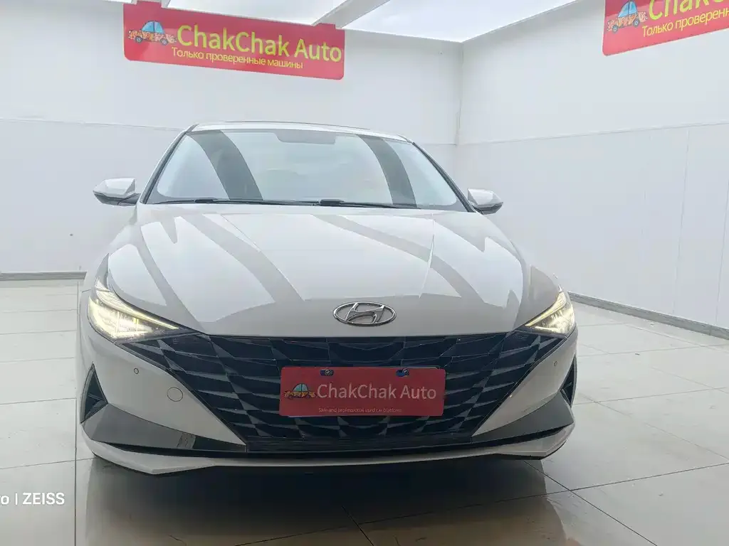 Hyundai Elantra — фото 1
