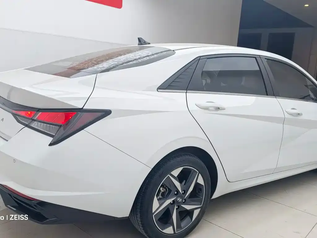 Hyundai Elantra — фото 2