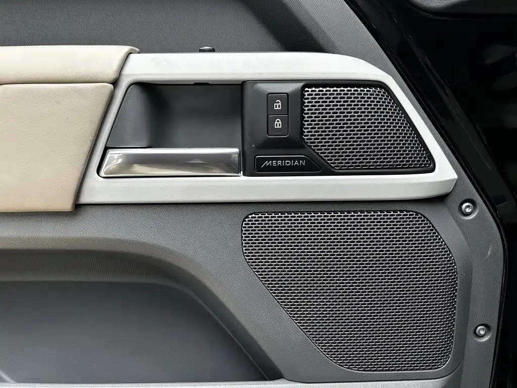Land Rover Defender — фото 4