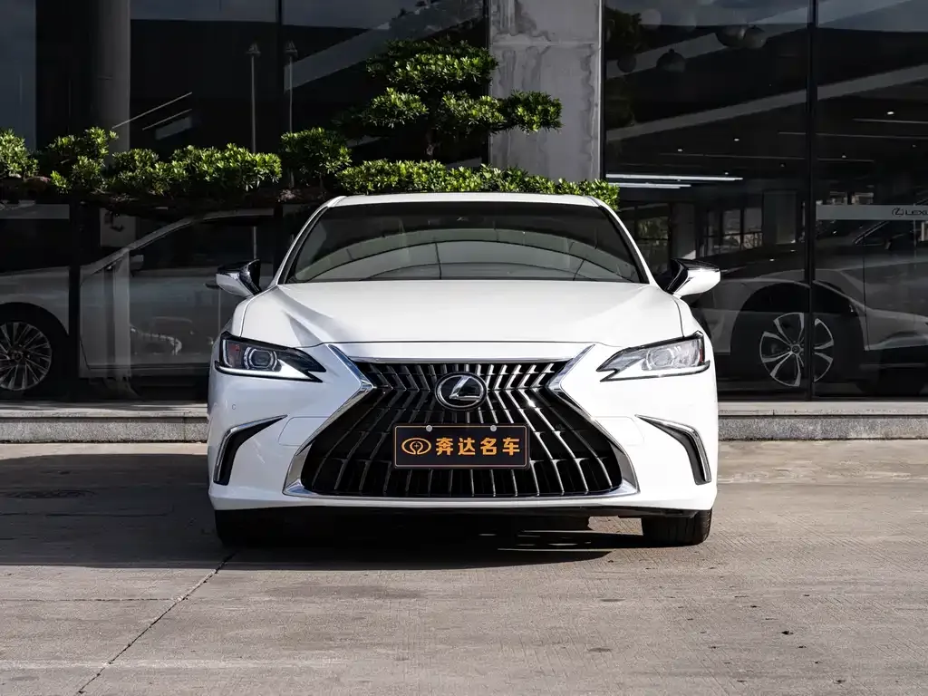Lexus ES — фото 10