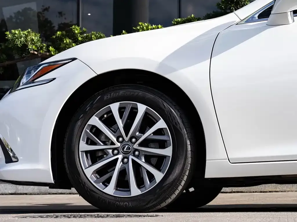 Lexus ES — фото 4