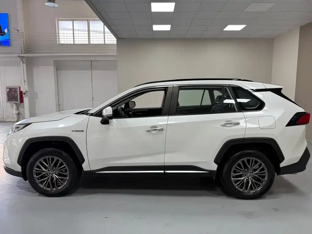 Toyota Wildlander 2023 из CN, фото 3