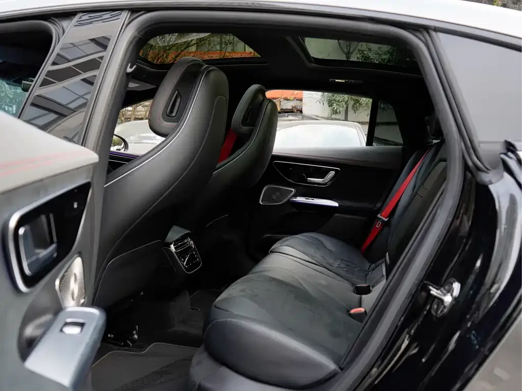 Mercedes-Benz EQE AMG 2025 из CN, фото 2