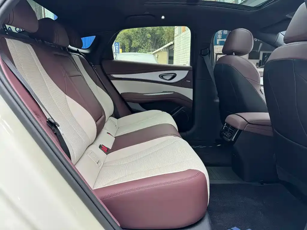 BYD Seal 07 DM-i 2025 из CN, фото 6