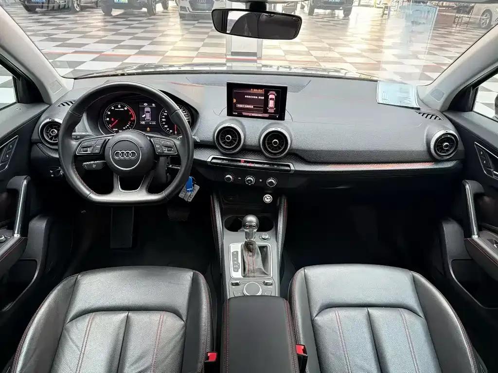 Audi Q2L 2023 из CN, фото 4
