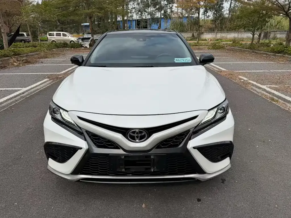 Toyota Camry — фото 8