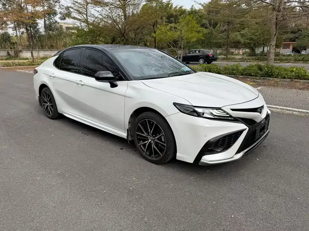 Toyota Camry — фото 9
