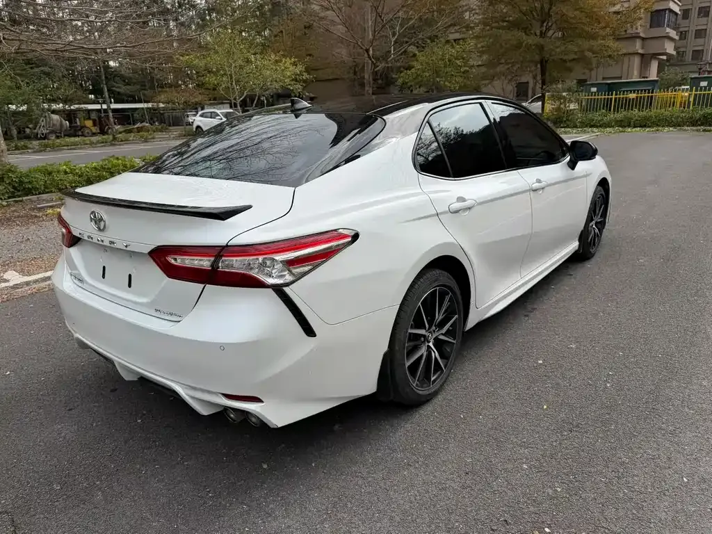 Toyota Camry — фото 4