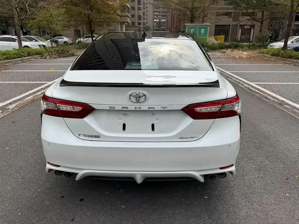 Toyota Camry — фото 7