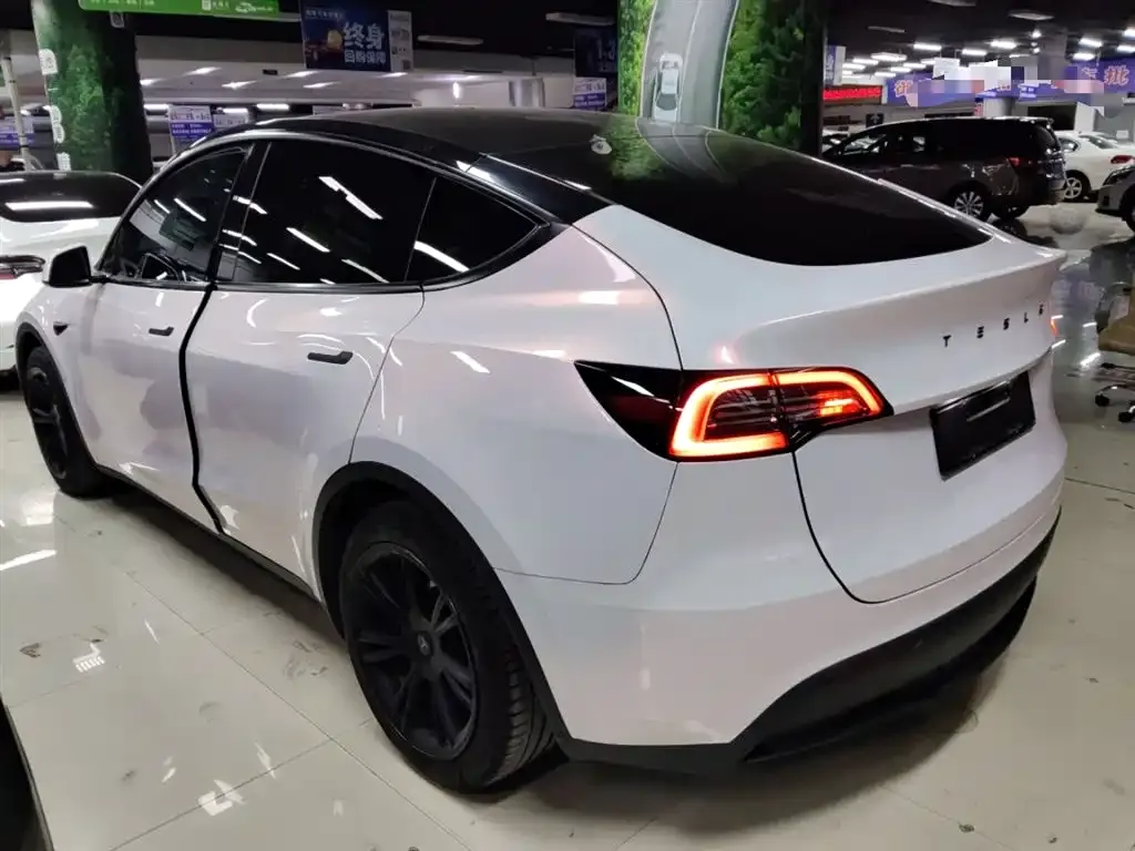Tesla Model Y — фото 8