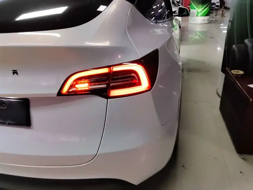 Tesla Model Y — фото 7