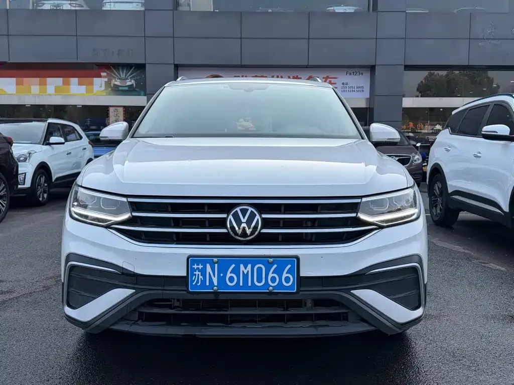 Volkswagen Tiguan L — фото 2