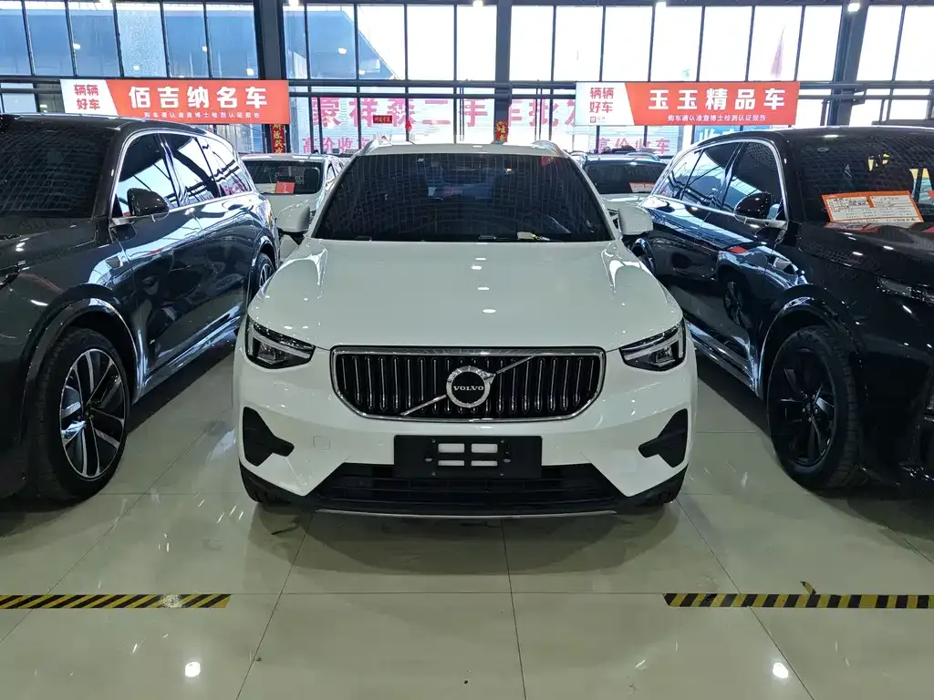 Volvo XC40 — фото 3