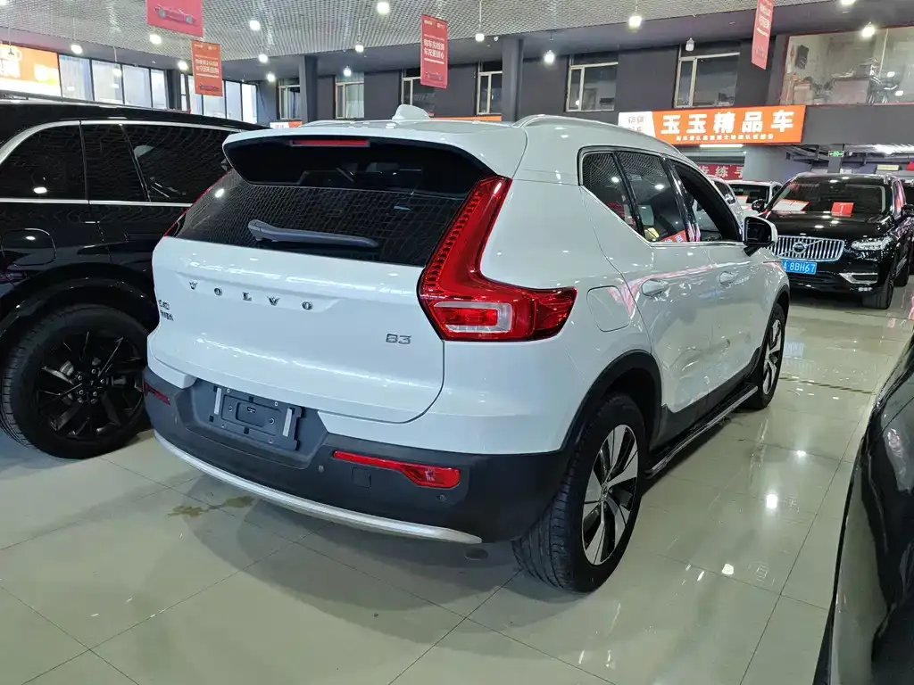 Volvo XC40 — фото 4