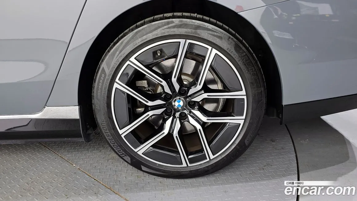 BMW i7 — фото 10