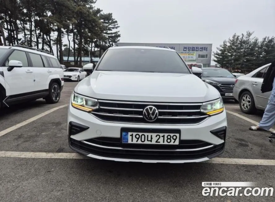 Volkswagen Tiguan — фото 1