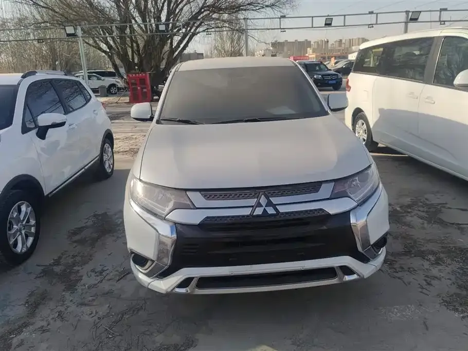 Mitsubishi Outlander 2023 из CN, фото 10