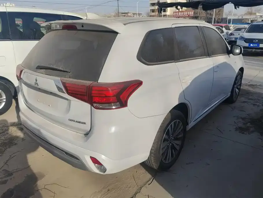 Mitsubishi Outlander 2023 из CN, фото 3