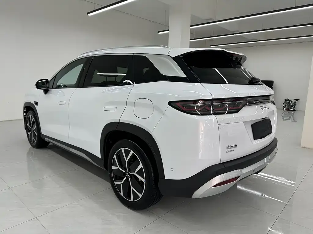 BYD L DM-i — фото 3