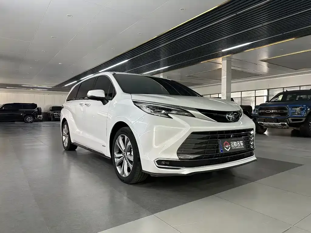 Toyota Sienna 2024 из CN, фото 2