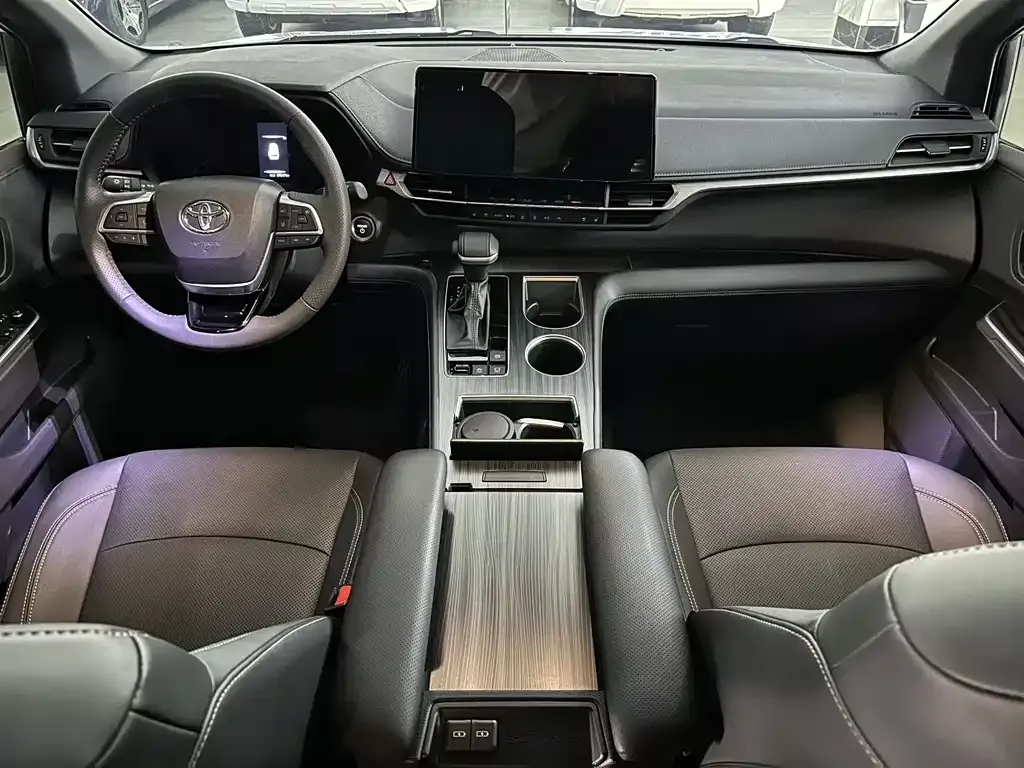 Toyota Sienna 2024 из CN, фото 9