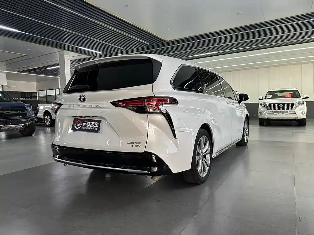 Toyota Sienna 2024 из CN, фото 8