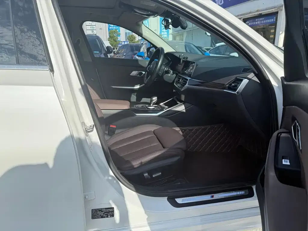BMW 3 Series 2021 из CN, фото 3