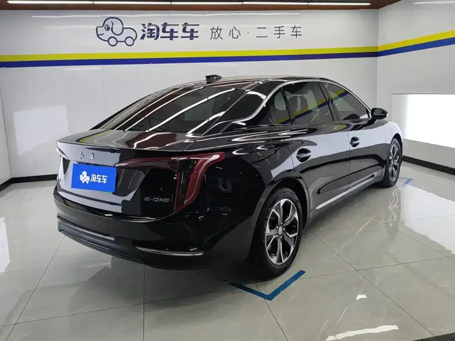 Hongqi E-QM5 — фото 3