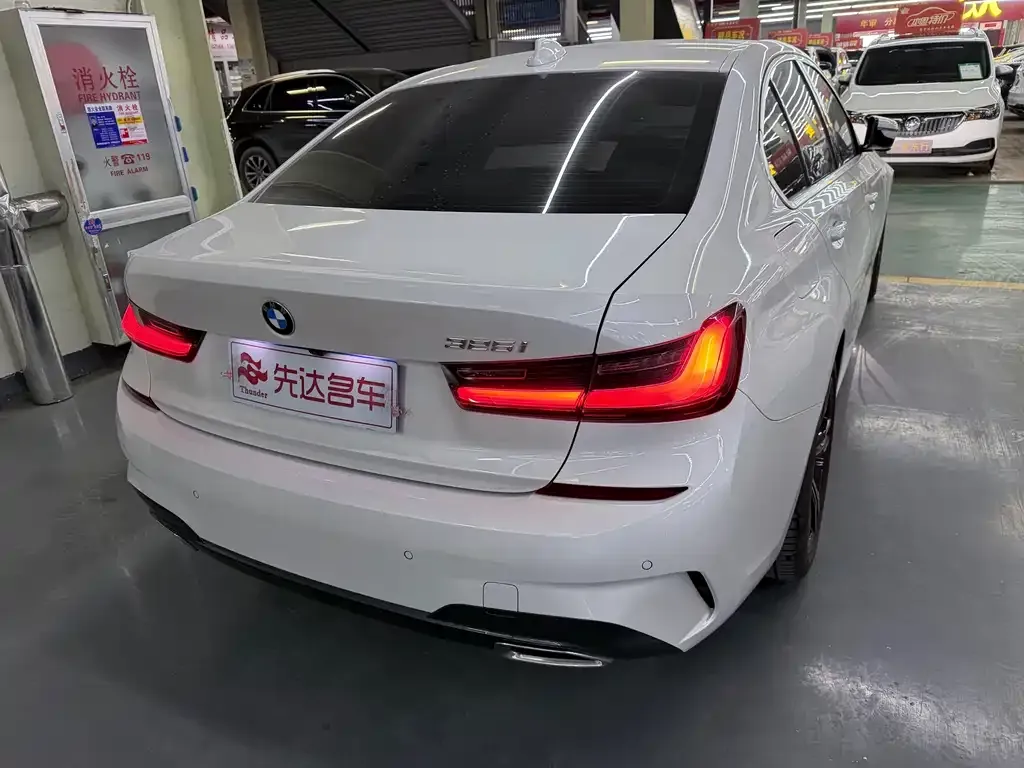 BMW 3 Series 2022 из CN, фото 2