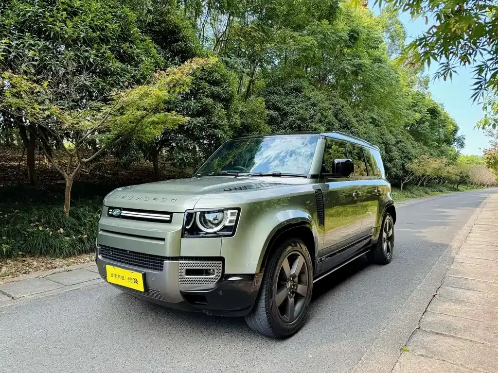 Land Rover Defender — фото 1