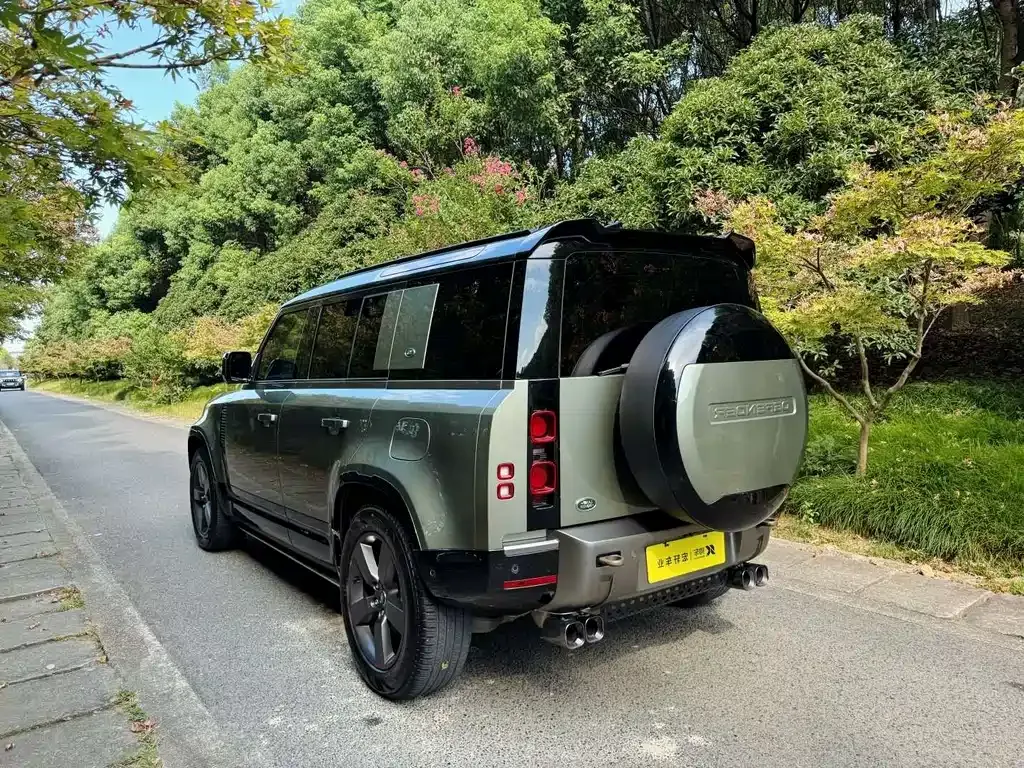 Land Rover Defender — фото 6