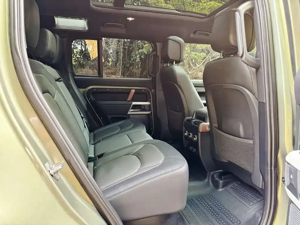 Land Rover Defender — фото 10