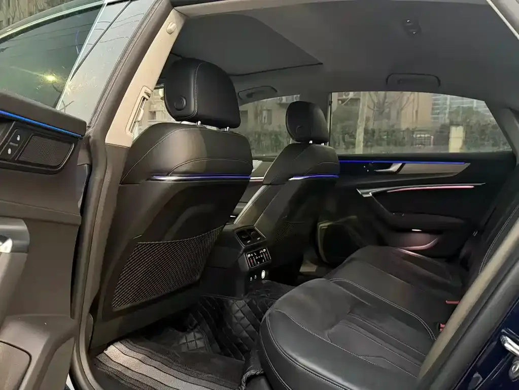 Audi A7L 2023 из CN, фото 2