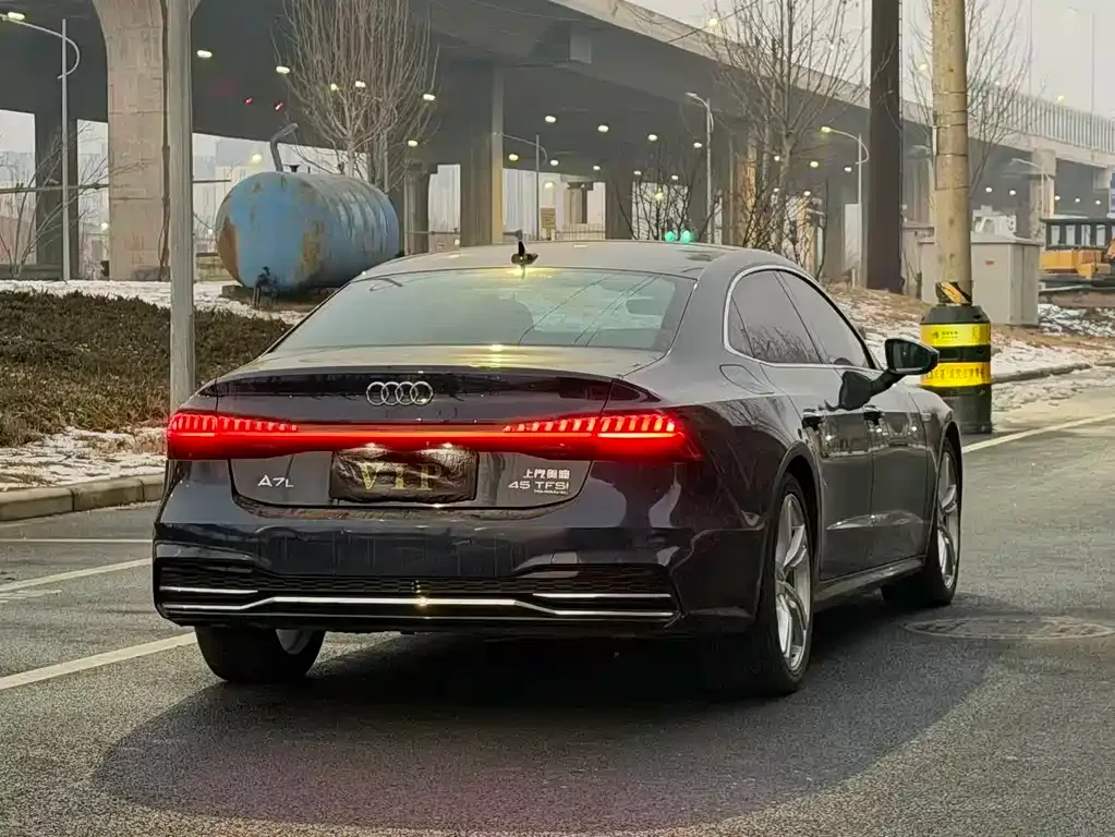Audi A7L 2023 из CN, фото 9
