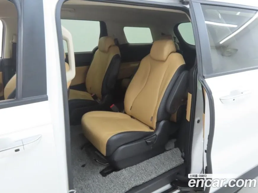 Kia Carnival — фото 10