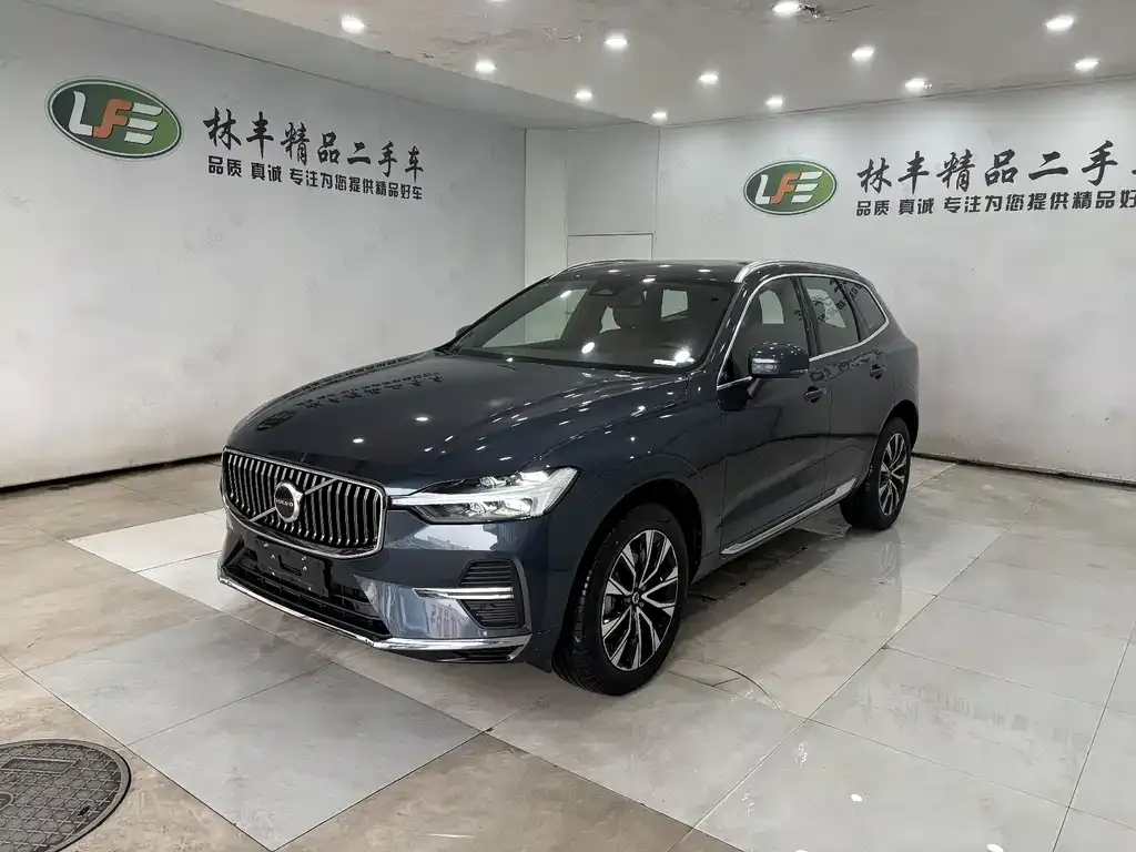 Volvo XC60 — фото 1