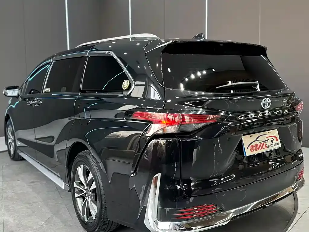 Toyota Granvia 2024 из CN, фото 2