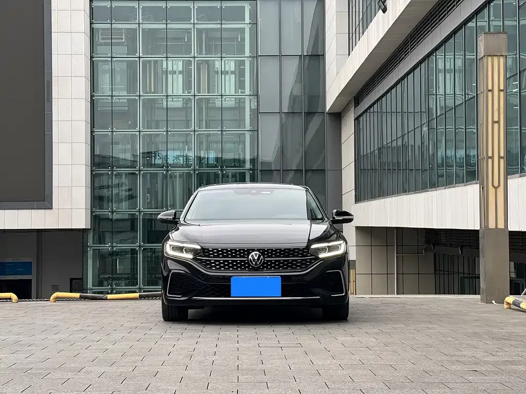 Volkswagen Passat 2023 из CN, фото 10