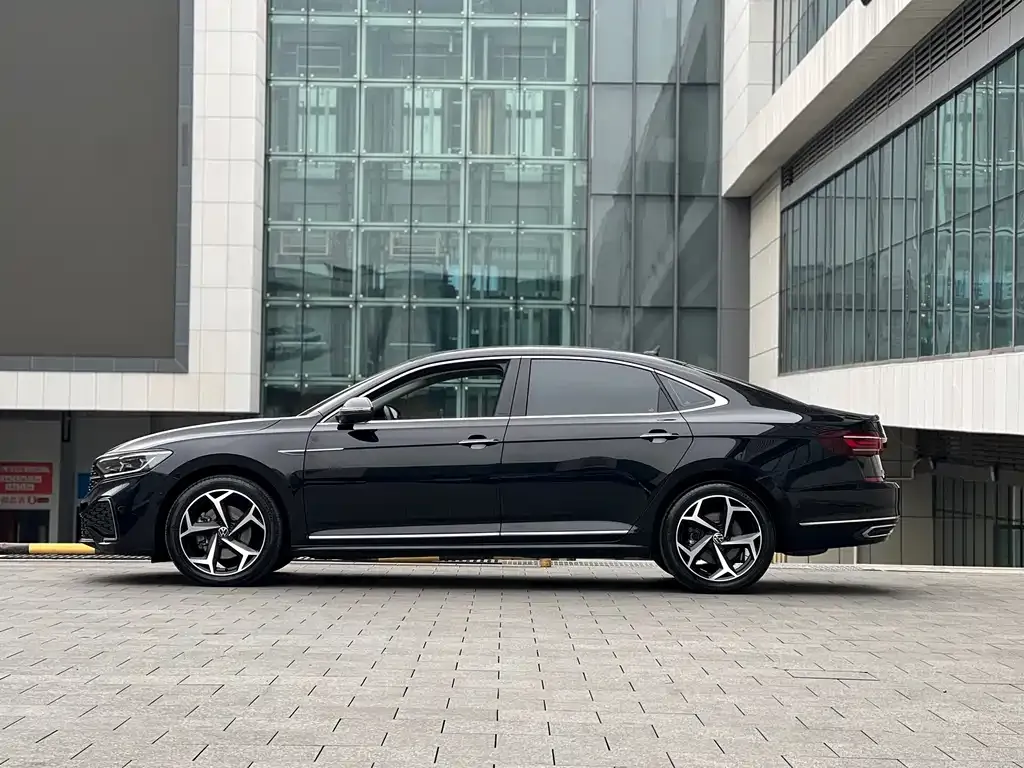 Volkswagen Passat 2023 из CN, фото 6