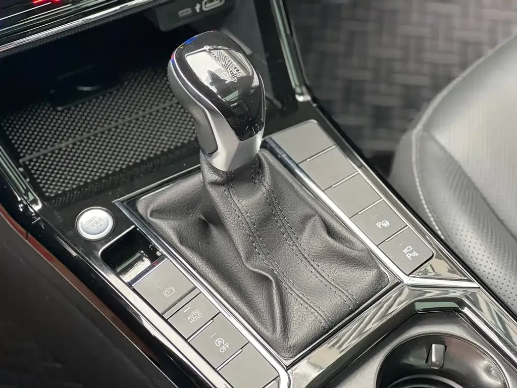 Volkswagen Passat 2023 из CN, фото 9