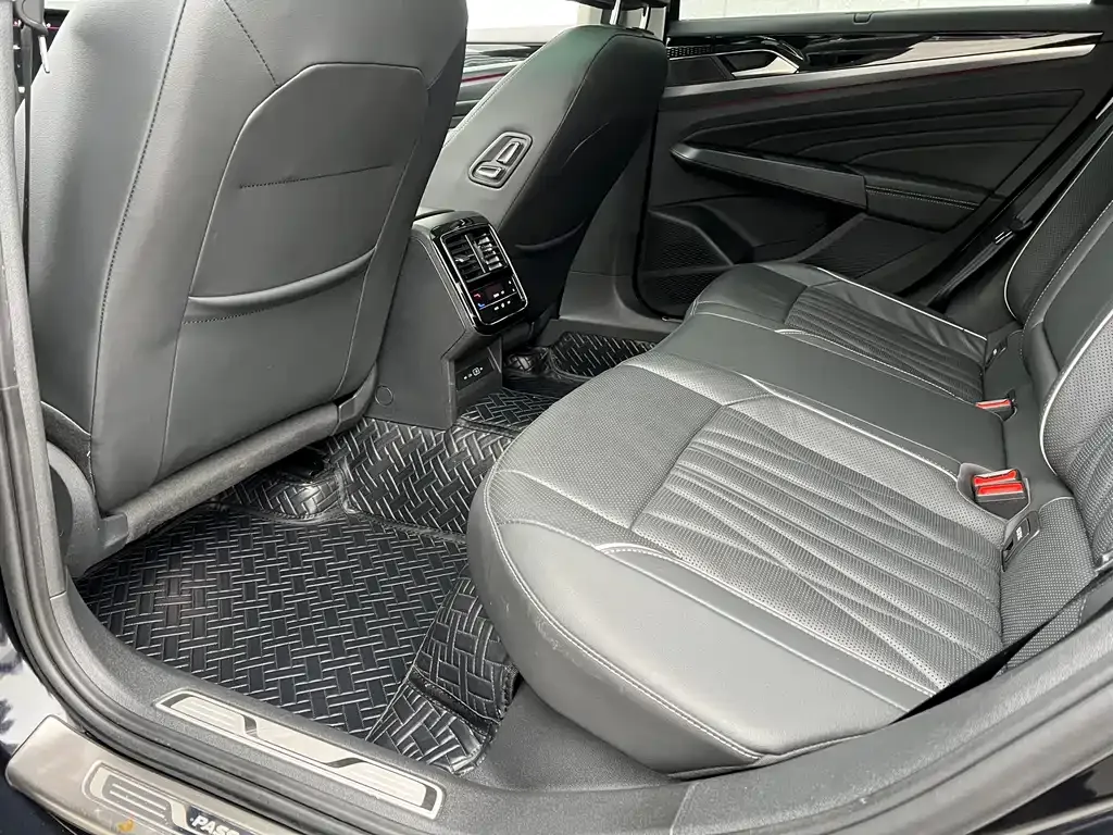 Volkswagen Passat 2023 из CN, фото 7