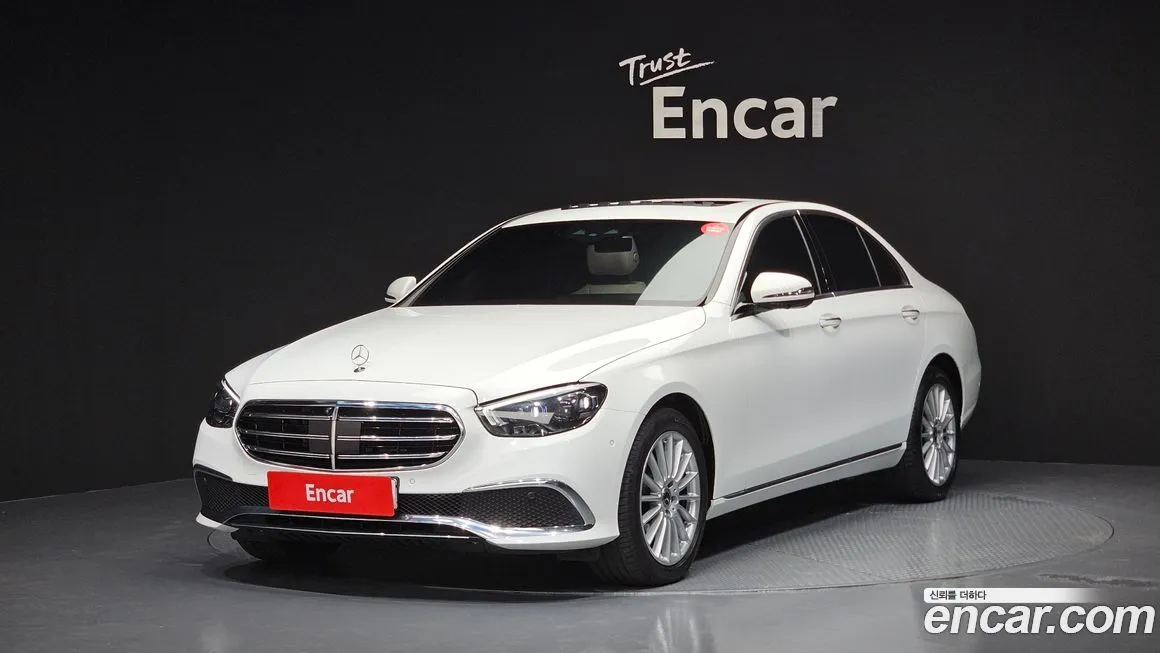 Mercedes-Benz E-Class — фото 1