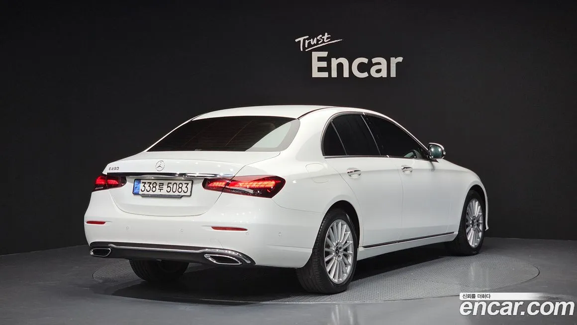 Mercedes-Benz E-Class — фото 4