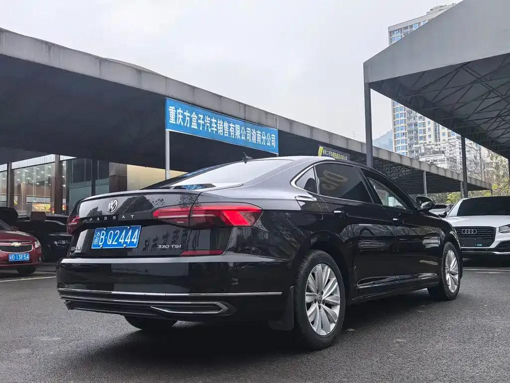 Volkswagen Passat — фото 7