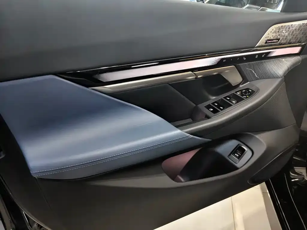 BMW 5 Series — фото 10