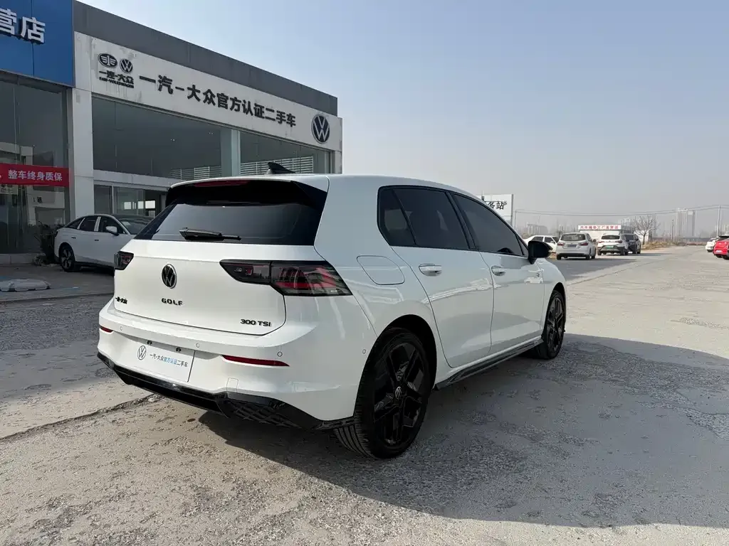 Volkswagen Golf 2024 из CN, фото 4
